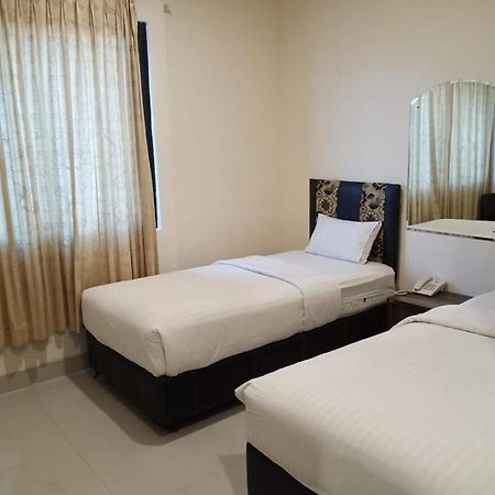 New Legend Hotel Makassar Exterior foto