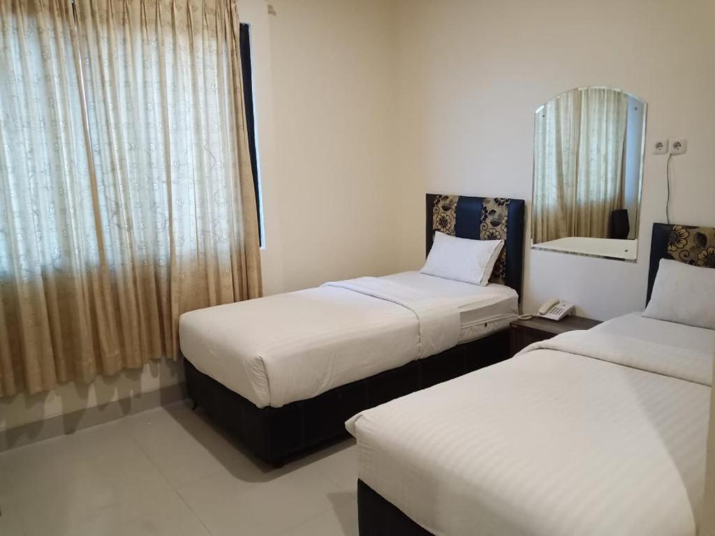 New Legend Hotel Makassar Exterior foto