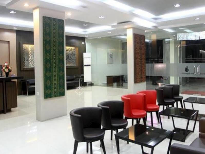 New Legend Hotel Makassar Exterior foto