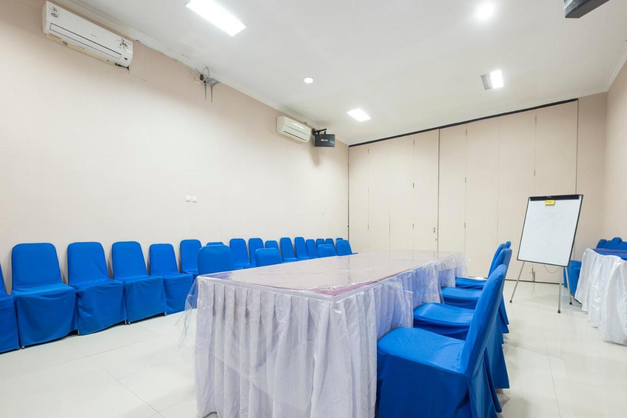 New Legend Hotel Makassar Exterior foto