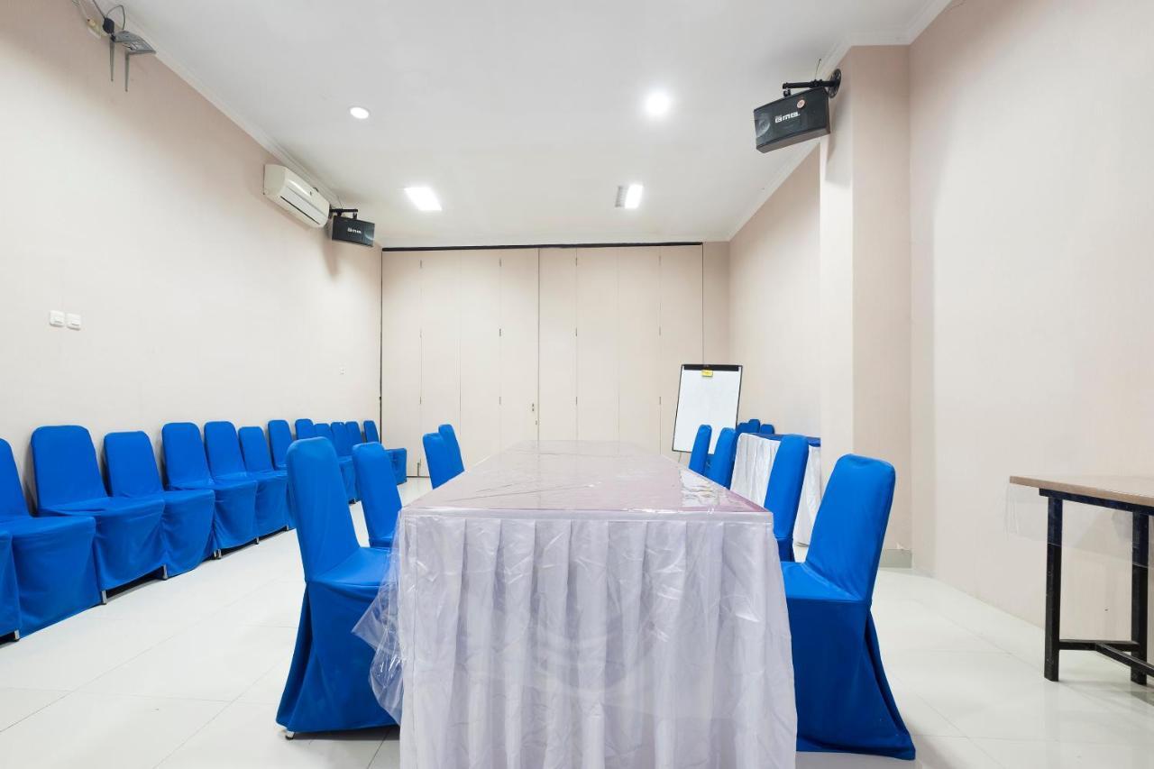 New Legend Hotel Makassar Exterior foto